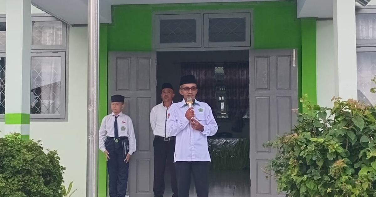 Tanamkan Nilai 3T, Kasubag TU Kemenag Morotai Ajak Siswa MTsN 1 Morotai Jaga Fasilitas Madrasah