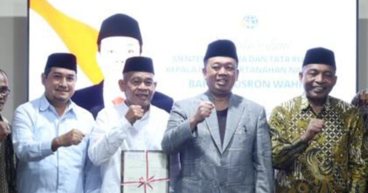 Penyerahan Sertifikat Wakaf, Kepala Kemenag Morotai Turut Hadiri Pertemuan Menteri ATR di Ternate
